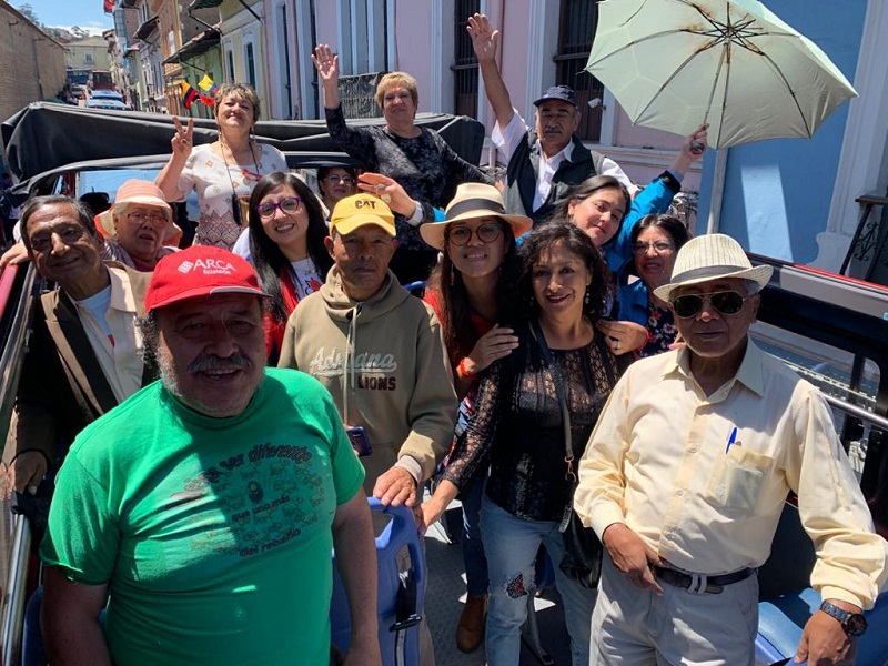 ADULTOS MAYORES QUITO TOUR BUS