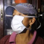 Entrega de mascarillas a la urbe