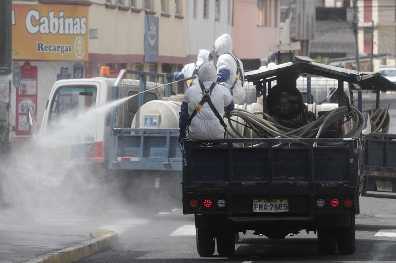 Vías de Quito desinfectadas