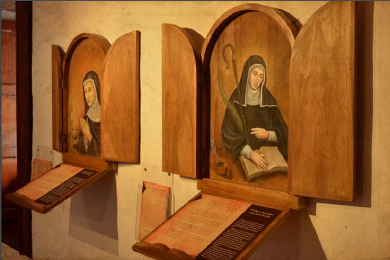ESCRITURA EN CLAUSTROS
