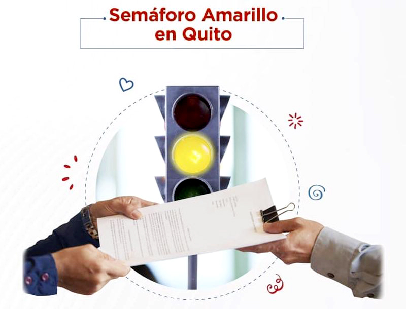 Semáforo amarillo en Quito