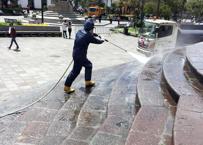 Hidrolavado de plazas
