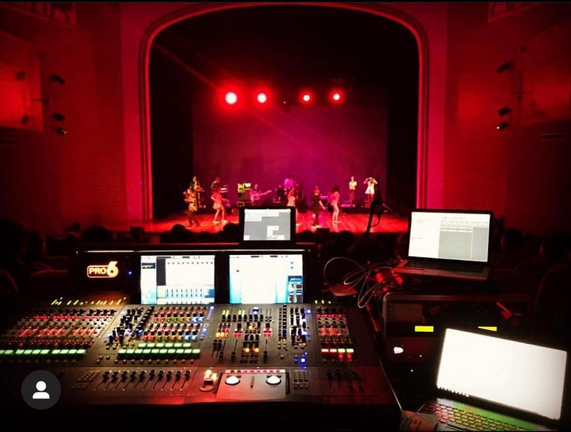 CONSOLA TEATRO CAPITOL