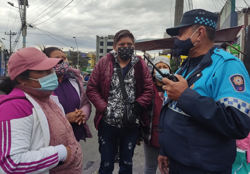 Operativo control calle Toacazo