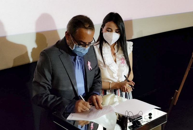 Firma de convenio lucha contra el cáncer de mama