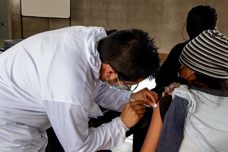 Brigadas de salud vacunan en barrios DMQ