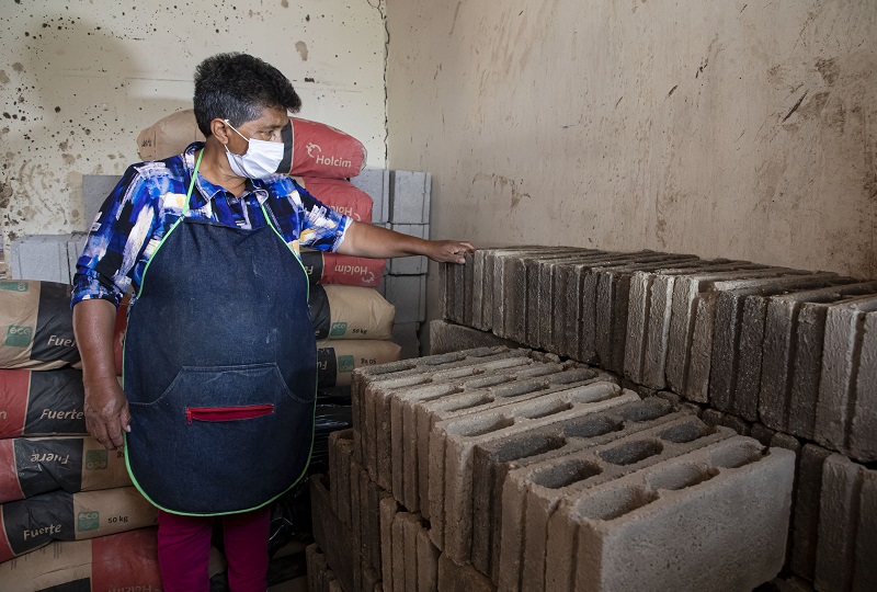 Materiales de construcción entregados a familias de La Gasca