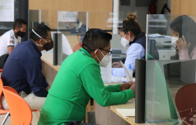 Profesionales que prestan servicios sin relación de dependencia pagan patente