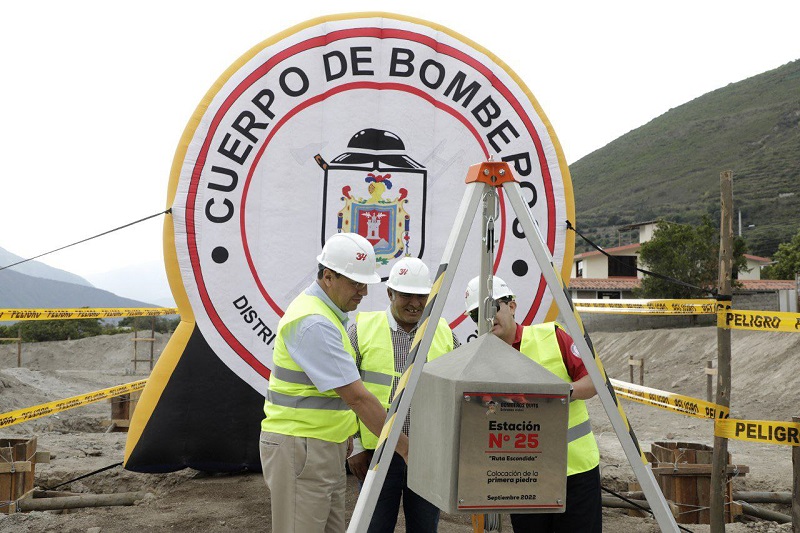 Primera piedra estación de bomberos Perucho