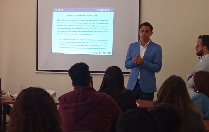 Funcionarios municipales se capacitan regularización del uso del suelo