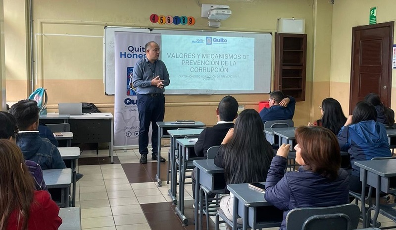 Quito Honesto talleres UEM