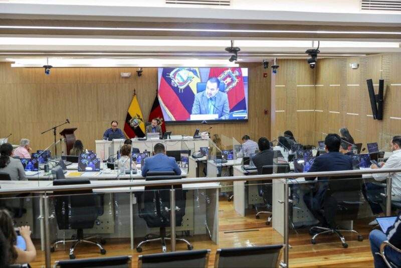 Concejo Metropolitano analiza una ordenanza para quitar la retención del vehículo por incumplir el 'Pico y Placa'