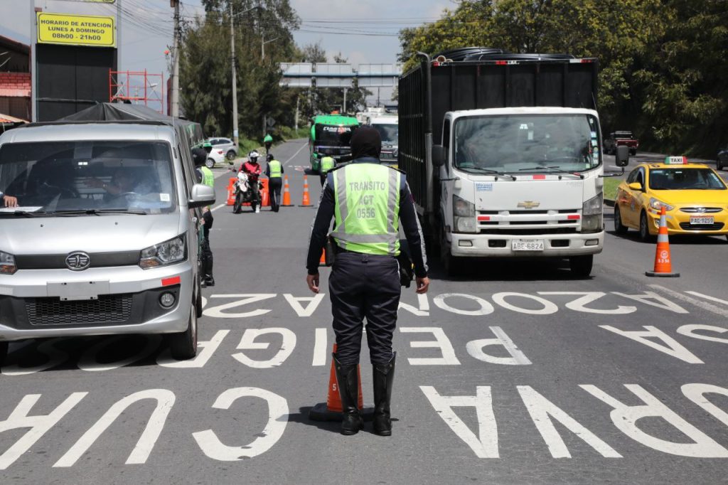 Desde el 1 de diciembre aplicará restricción al transporte pesado en la Simón Bolívar y Ruta Viva