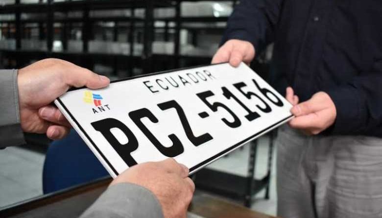 La AMT inicia la entrega de 8.715 placas metálicas: consulte si la suya ya está lista