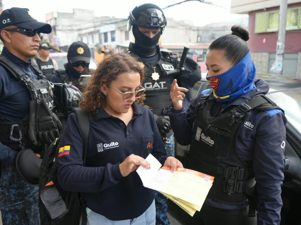 Macrooperativos liderados por el Municipio de Quito dejan seis aprehendidos, armas  y 44 establecimientos intervenidos