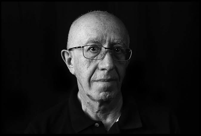 La poesía de Quito abraza el legado de Iván Carvajal: reviva una de sus últimas entrevistas en el Centro Cultural Benjamín Carrión 